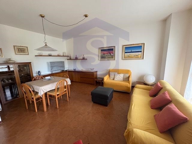 Villa bifamiliare in Vendita a Fontanafredda, 170'000€, 130 m², con Box
