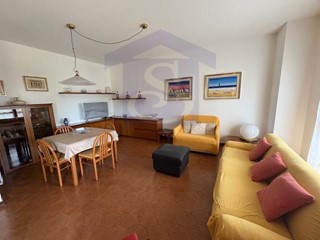 Villa bifamiliare in Vendita a Fontanafredda, 170'000€, 130 m², con Box