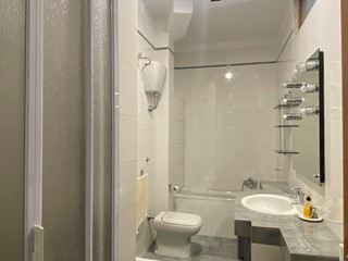 Quadrilocale in Affitto a Bari, 1'200€, 130 m², arredato