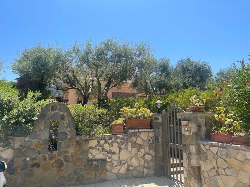 Villa bifamiliare in Vendita a Cefalù, 430'000€, 209 m², arredato