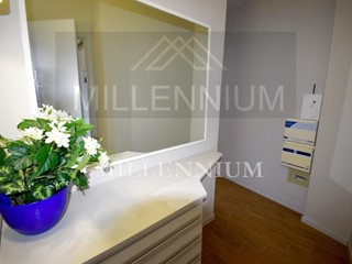 Villa in Vendita a Arona, 550'000€, 250 m², arredato