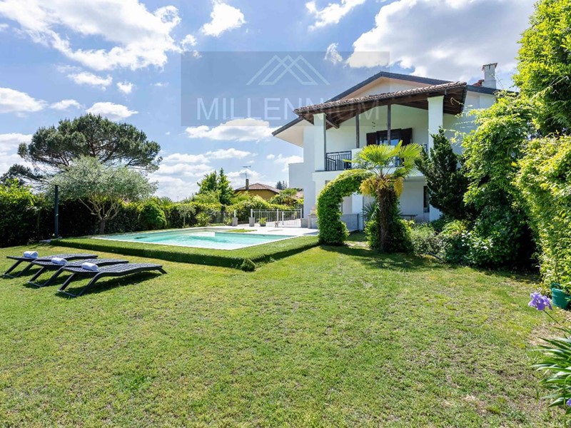 Villa in Vendita a Dormelletto, 549'000€, 273 m²