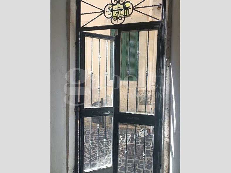 Negozio in Affitto a Nettuno, 600€, 45 m²