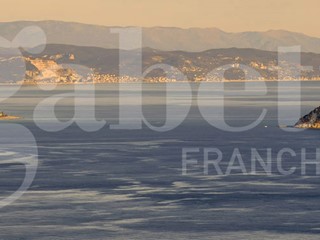 Attico in Vendita a Albenga, 107 m²