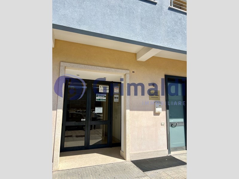Trilocale in Vendita a Lecce, 145'000€, 54 m², con Box
