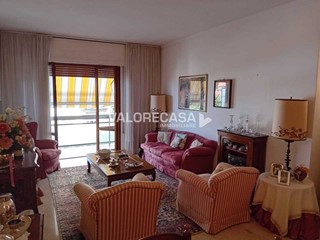 Appartamento in Vendita a Carrara, zona Avenza, 230'000€, 130 m²