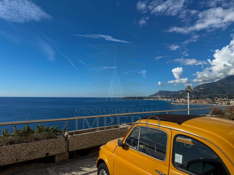 Appartamento in Vendita a Ventimiglia, zona Grimaldi Inferiore, 395'000€, 103 m²