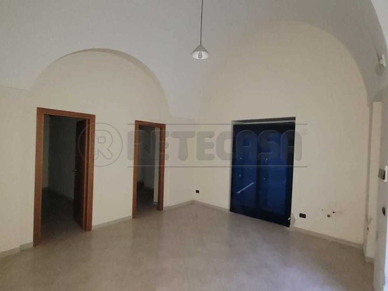 Immobile commerciale in Affitto a Altamura, zona VIA V. VENETO, 400€, 50 m²