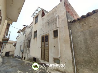 Casa Semi Indipendente in Vendita a Pagliara, 75'000€, 100 m²