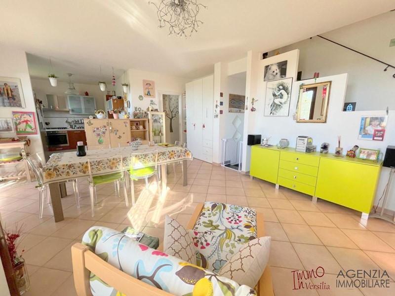 Villa in Vendita a Massarosa, 520'000€, 300 m²