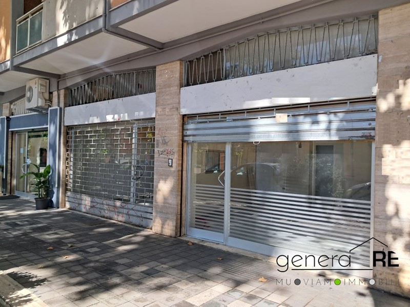 Negozio in Affitto a Pescara, 800€, 58 m²