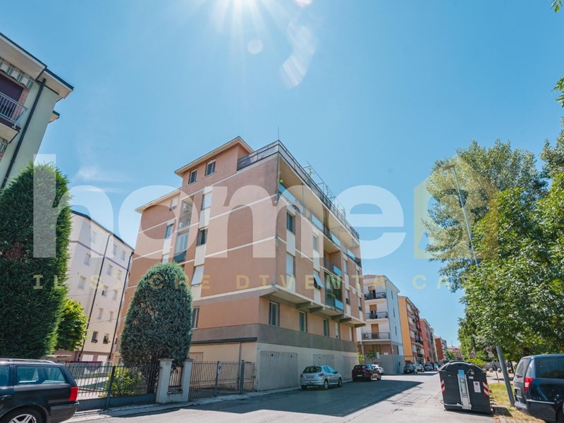 Appartamento in Vendita a Modena, 295'000€, 120 m², arredato, con Box