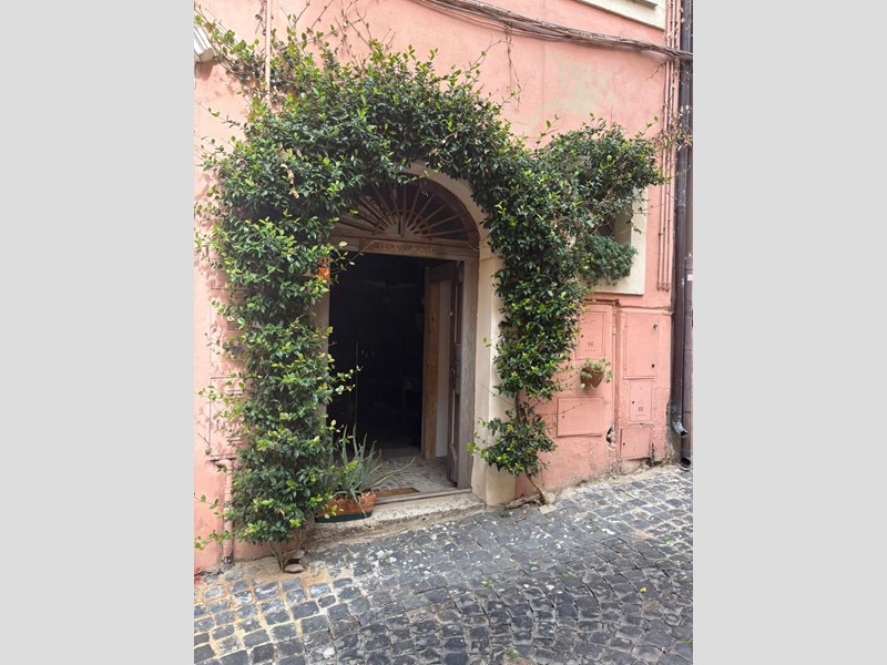 Magazzino in Vendita a Monte Porzio Catone, 98'000€, 83 m²