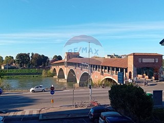 Appartamento in Vendita a Pavia, 650'000€, 155 m²