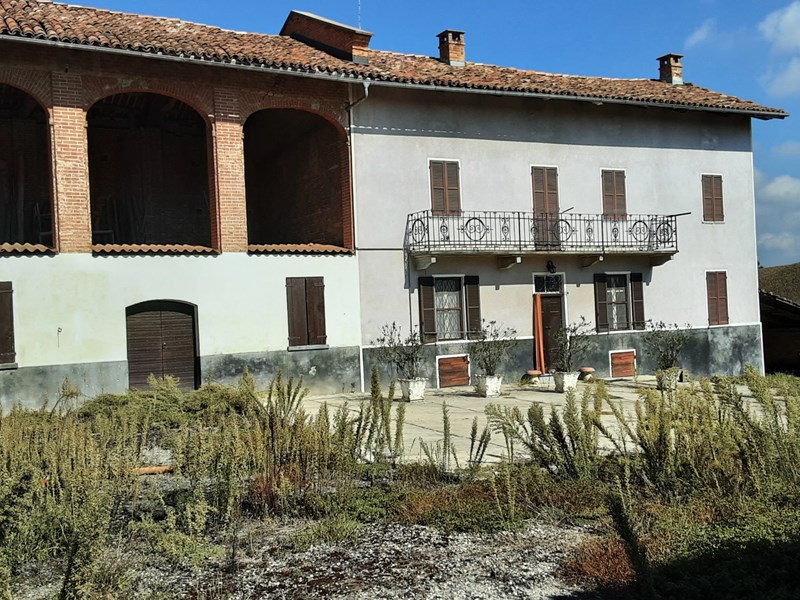 Casale in Vendita a Montiglio Monferrato, zona Colcavagno , 80'000&euro;, 150 m², arredato