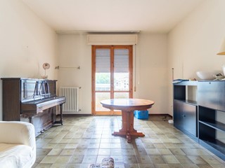 Appartamento in Vendita a Empoli, zona Serravalle, 235'000€, 125 m², con Box