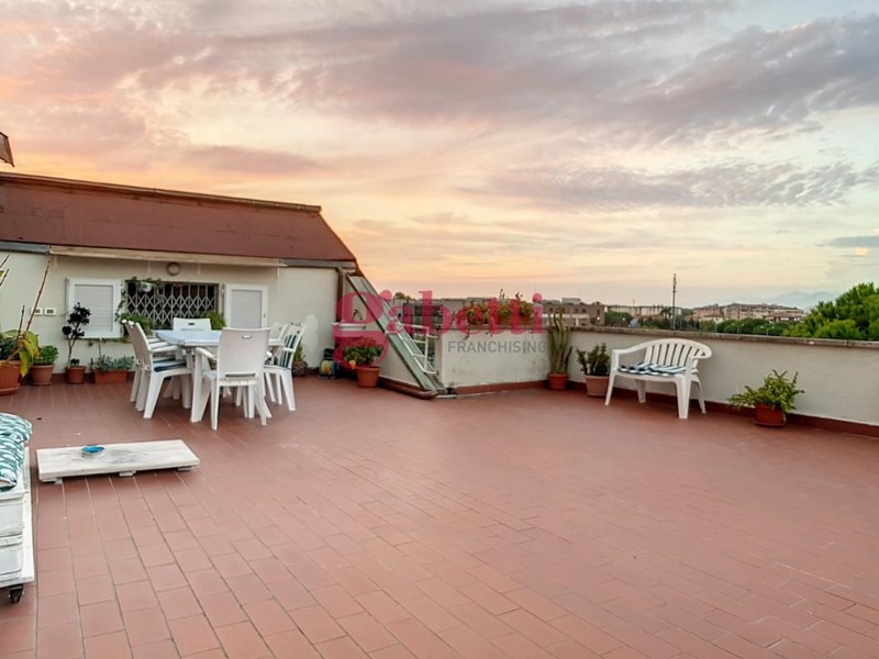 Bilocale in Vendita a Pisa, 220'000€, 65 m², arredato, con Box