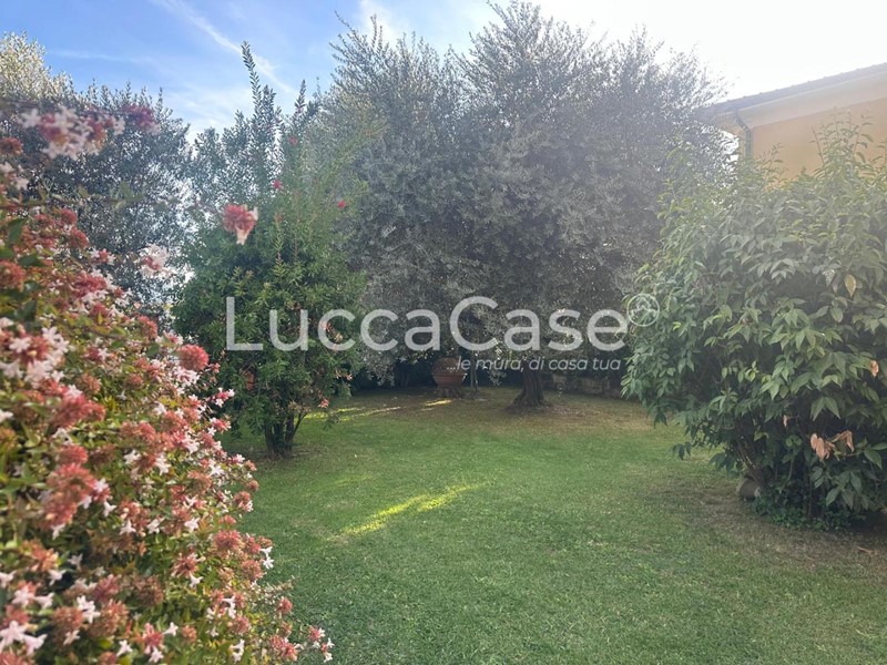 Villa in Vendita a Lucca, zona Santissima Annunziata, 379'000&euro;, 160 m², con Box
