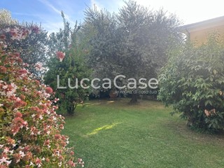 Villa in Vendita a Lucca, zona Santissima Annunziata, 379'000&euro;, 160 m², con Box