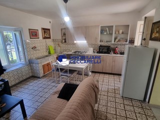 Quadrilocale in Vendita a Montignoso, zona Cervaiolo, 150'000€, 55 m², arredato