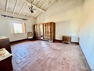 Casa Semi Indipendente in Vendita a Gambassi Terme, zona Varna, 135'000€, 285 m²