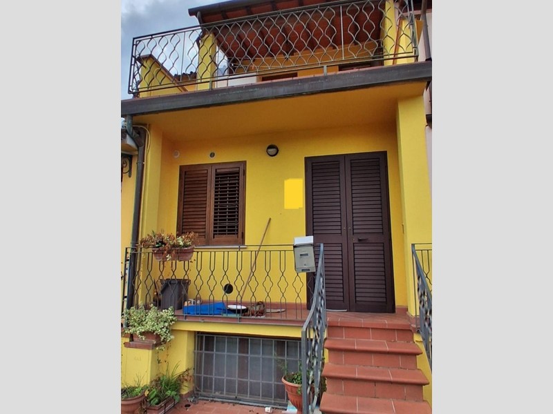 Casa Indipendente in Vendita a Lucca, zona San Pietro a Vico, 195'000&euro;, 160 m², con Box