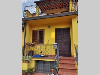 Casa Indipendente in Vendita a Lucca, zona San Pietro a Vico, 195'000&euro;, 160 m², con Box