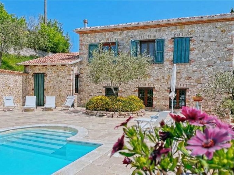 Villa in Vendita a Pietrasanta, zona Marina di Pietrasanta, 2'200'000€, 250 m², arredato