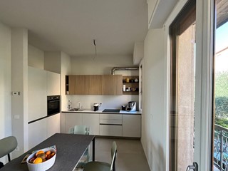 Appartamento in Vendita a Siena, 450'000€, 140 m², arredato, con Box