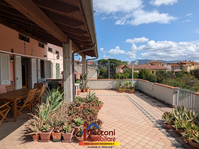 Casa Indipendente in Vendita a Cerreto Guidi, 450'000€, 280 m², con Box