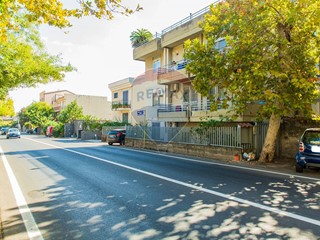 Trilocale in Vendita a Aci Castello, 140'000€, 85 m²