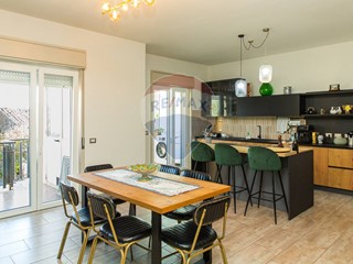 Quadrilocale in Vendita a Aci Catena, 155'000€, 110 m²