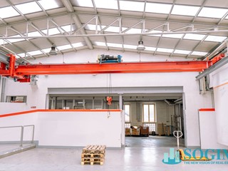 Capannone in Vendita a Arosio, 1'300'000€, 2250 m²