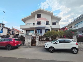 Appartamento in Vendita a Augusta, 197'000€, 180 m²