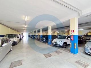 Box in Vendita a Bari, 1'350'000€, 1870 m²