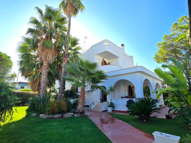 Villa in Vendita a Bari, 690'000€, 367 m²