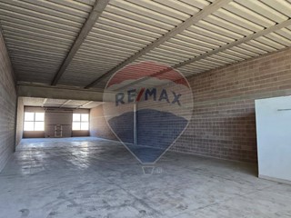 Capannone in Affitto a Polesella, 1'300€, 350 m²