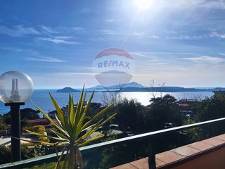 Casa Indipendente in Vendita a Pozzuoli, 480'000€, 414 m²