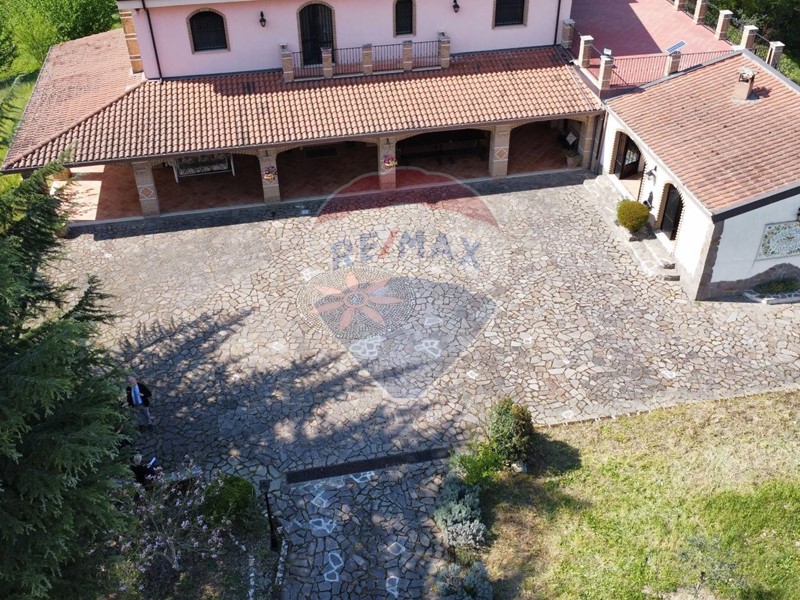 Villa in Vendita a Prata di Principato Ultra, 990'000&euro;, 89000 m²