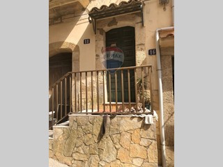 Casa Indipendente in Vendita a Caltagirone, 18'000€, 100 m²