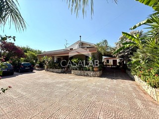 Villa in Vendita a Carini, 249'000€, 187 m²