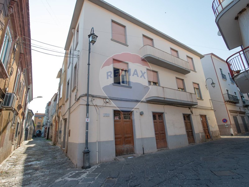 Casa Indipendente in Vendita a Carinola, 99'000€, 329 m²