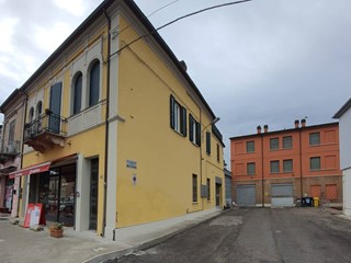 Immobile commerciale in Affitto a Copparo, 550€, 75 m²
