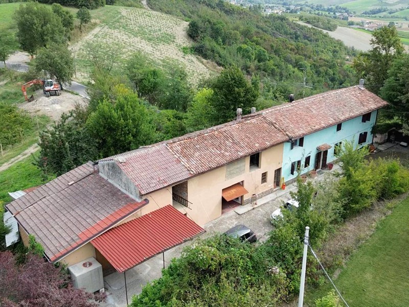 Rustico in Vendita a Castell'Arquato, 295'000€, 406 m²