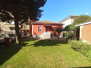 Villa in Vendita a Cinisello Balsamo, 450'000€, 150 m²