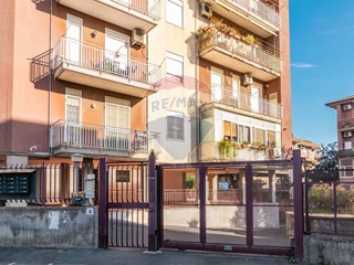 Quadrilocale in Vendita a Catania, 99'000&euro;, 107 m²