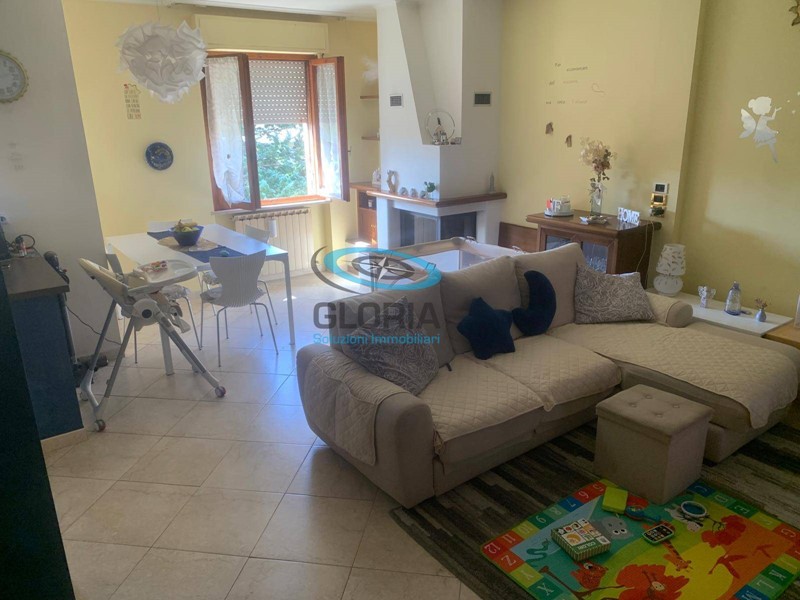 Trilocale in Vendita a Cerreto d'Esi, 78'000€, 90 m²