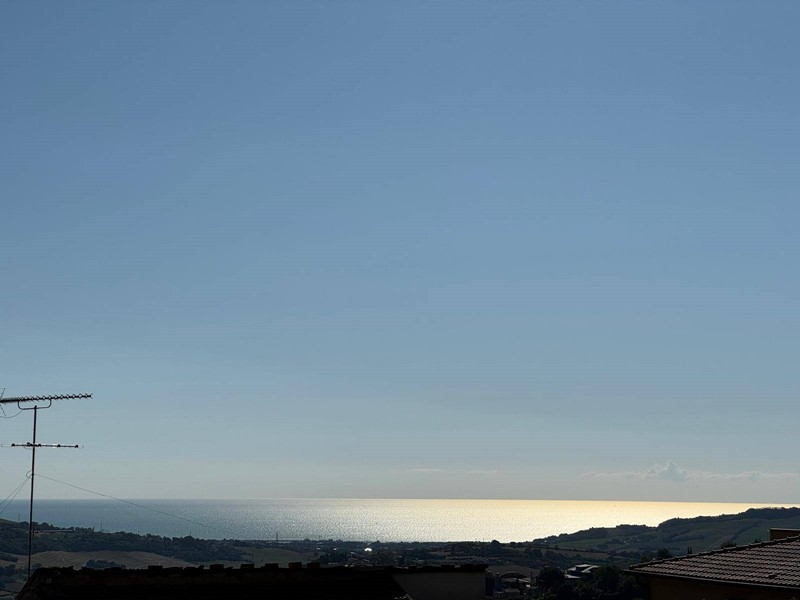 Casa Indipendente in Vendita a Fermo, 100'000€, 300 m²