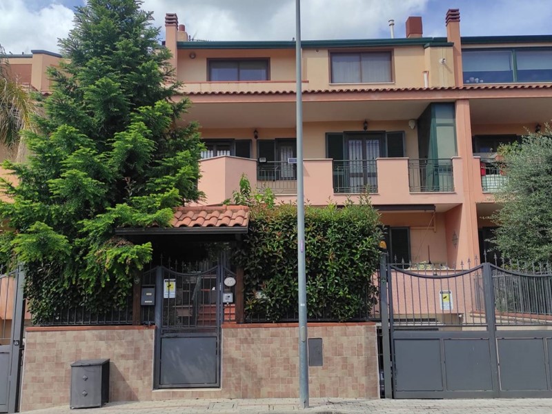 Villetta a schiera in Vendita a Maddaloni, 460'000€, 400 m²