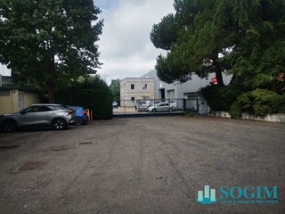 Capannone in Vendita a Fagnano Olona, 1'600'000€, 3100 m²